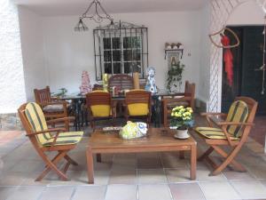 Posedenie v ubytovaní Rentcostadelsol Villa Pinares-Malaga