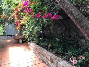 Vonkajšia záhrada v ubytovaní Rentcostadelsol Villa Pinares-Malaga