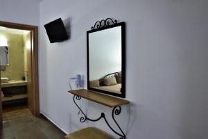 TV in/ali zabaviščno središče v nastanitvi Kafouros Hotel
