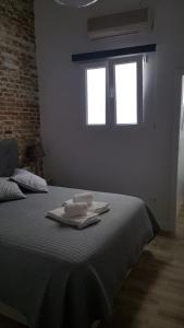 מיטה או מיטות בחדר ב-Luxury Apartment In Triana Close To The River