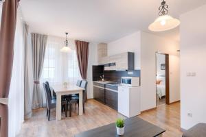 Kuchyňa alebo kuchynka v ubytovaní Fortuna 7 Apartments