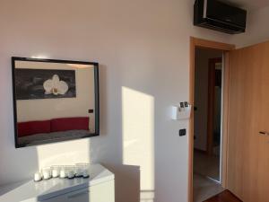 A television and/or entertainment centre at STARFLOWER HOUSE - IEO