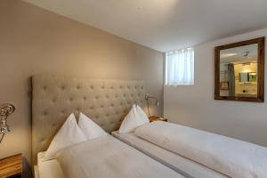 Rúm í herbergi á Romantik Hotel Bären Dürrenroth