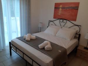 Кровать или кровати в номере Skala Pearls A2