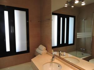 A bathroom at HL 010 3 bedroom apartment on HDA Golf Resort