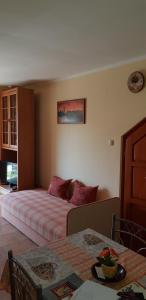 Posteľ alebo postele v izbe v ubytovaní OKKER Apartman