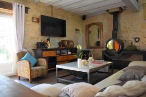a living room with a couch and a table at Les Treillettes in Puylaurens