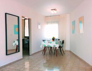 Fotografie z fotogalerie ubytování 1Bdrm APT With Panoramic View of Sea and Mountains v destinaci Tiberias