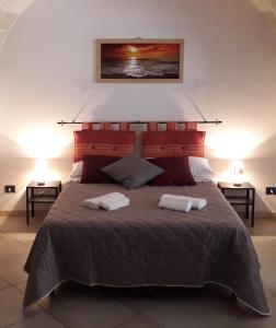 a bedroom with a bed with two towels on it at La Dimora di Sofia in Giuggianello