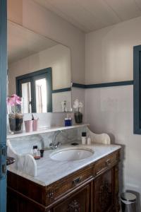 Kylpyhuone majoituspaikassa La Maison des Cèdres