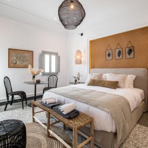 Ένα ή περισσότερα κρεβάτια σε δωμάτιο στο Amelot Art Suites