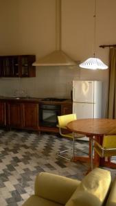 Η κουζίνα ή μικρή κουζίνα στο Slipway Mathra Service Apartments