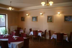 En restaurant eller et andet spisested på Hotel Prokocim