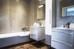 Koupelna v ubytování Le Roc E Fiori Hotel - Teritoria
