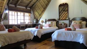 Un pat sau paturi într-o cameră la Ciara Guesthouse