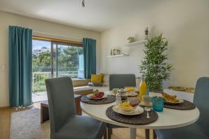 a dining room with a table and chairs at Sesimbra Prime Apartment by be@home in Sesimbra