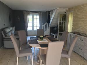 Posezení v ubytování B&B de Saint Come de Fresné