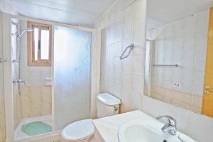 Bilik mandi di Villa Athina Finiki +25 gambar