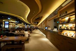 a restaurant with people sitting at tables and a bar at Master Hotel in Taipei