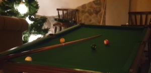 a green pool table with balls on top of it at Zagroda AlpakoTerapii in Świeradów-Zdrój