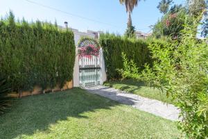 Zahrada ubytování Habitaciones en Casa Céntrica con piscina
