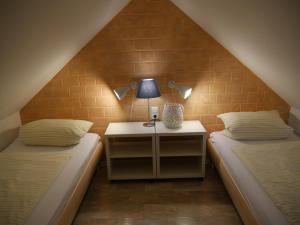 Postel nebo postele na pokoji v ubytování Lindenhof, Wohnung 1, Giebel