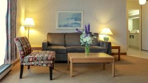Cartier Place Suite Hotel