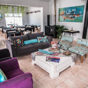 a living room with couches and a coffee table at Ch Loreto Hotel Boutique in Ciudad de Loreto