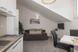 Kuchyňa alebo kuchynka v ubytovaní Sky Apartments