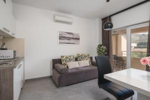 Kuchyňa alebo kuchynka v ubytovaní Sky Apartments