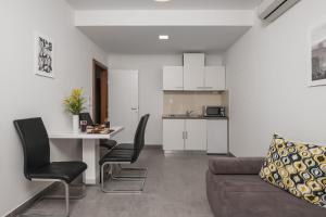 Kuchyňa alebo kuchynka v ubytovaní Sky Apartments