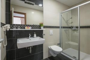 Kúpeľňa v ubytovaní Sky Apartments + 34 fotografií