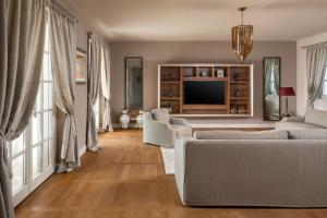 a living room with a couch and a tv at Villa Zara in Vabriga