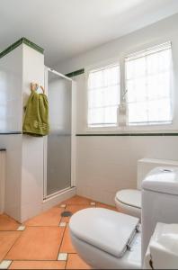 Koupelna v ubytování Habitaciones en Casa Céntrica con piscina