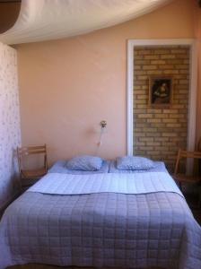 Postel nebo postele na pokoji v ubytování Gamla Stan Simrishamn + 37 fotografií