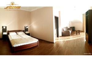 Posteľ alebo postele v izbe v ubytovaní Sting Hotel & Event Palace