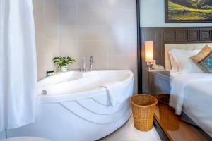 Postel nebo postele na pokoji v ubytování Sapa Relax Hotel & Spa
