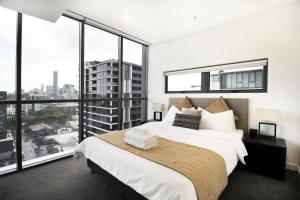 Ένα ή περισσότερα κρεβάτια σε δωμάτιο στο Hearty Milton Apartments +50 φωτογραφίες