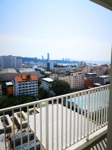 Balkón nebo terasa v ubytování 芭提雅THE BASE海景度假酒店（可以安排接机服务和一切旅游安排）