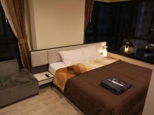 Postel nebo postele na pokoji v ubytování 芭提雅THE BASE海景度假酒店（可以安排接机服务和一切旅游安排） + 37 fotografií