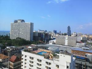 Nespecifikovaný výhled na destinaci Pattaya Central nebo výhled na město při pohledu z aparthotelu