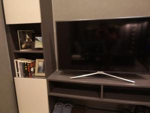 TV a/nebo společenská místnost v ubytování 芭提雅THE BASE海景度假酒店（可以安排接机服务和一切旅游安排）