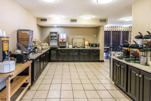 Restavracija oz. druge možnosti za prehrano v nastanitvi Quality Inn Savannah I-95