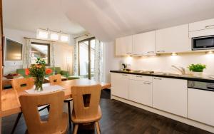 Kuchyň nebo kuchyňský kout v ubytování Apart Rubin + 30 fotografií