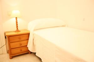 Posteľ alebo postele v izbe v ubytovaní Playazul seafront apartament