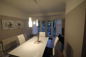 a living room with a white table and chairs at Oak Tree in London