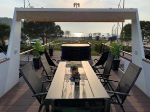 Restaurace v ubytování Floating House MM, Marina Portorož