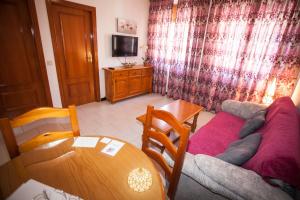 TV a/nebo společenská místnost v ubytování Hostal Venta Del Sol + 18 fotografií
