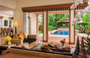 Вид на бассейн в Angsana Villas Resort Phuket - SHA Extra Plus или окрестностях