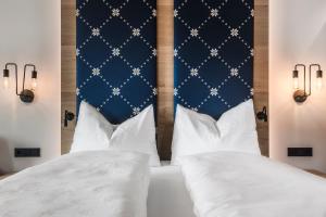Letto o letti in una camera di Luis & die Buabm - Gasthof Jenesien